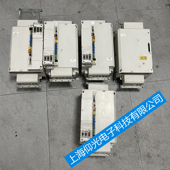 ABB MotiFlex e180�(q��)��(d��ng)���_(k��i)�C(j��)��(b��o)��E103�S�޿��Y(ji��)